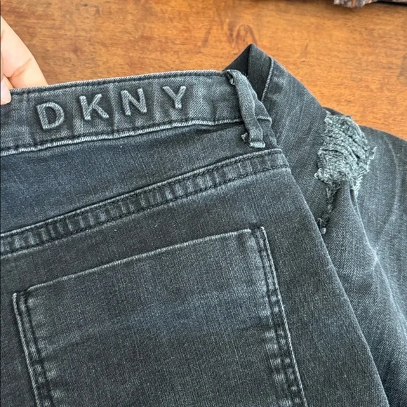DKNY Jeans - Picture 3 of 4